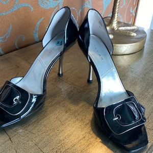 Classic heel with open toe black patent leather